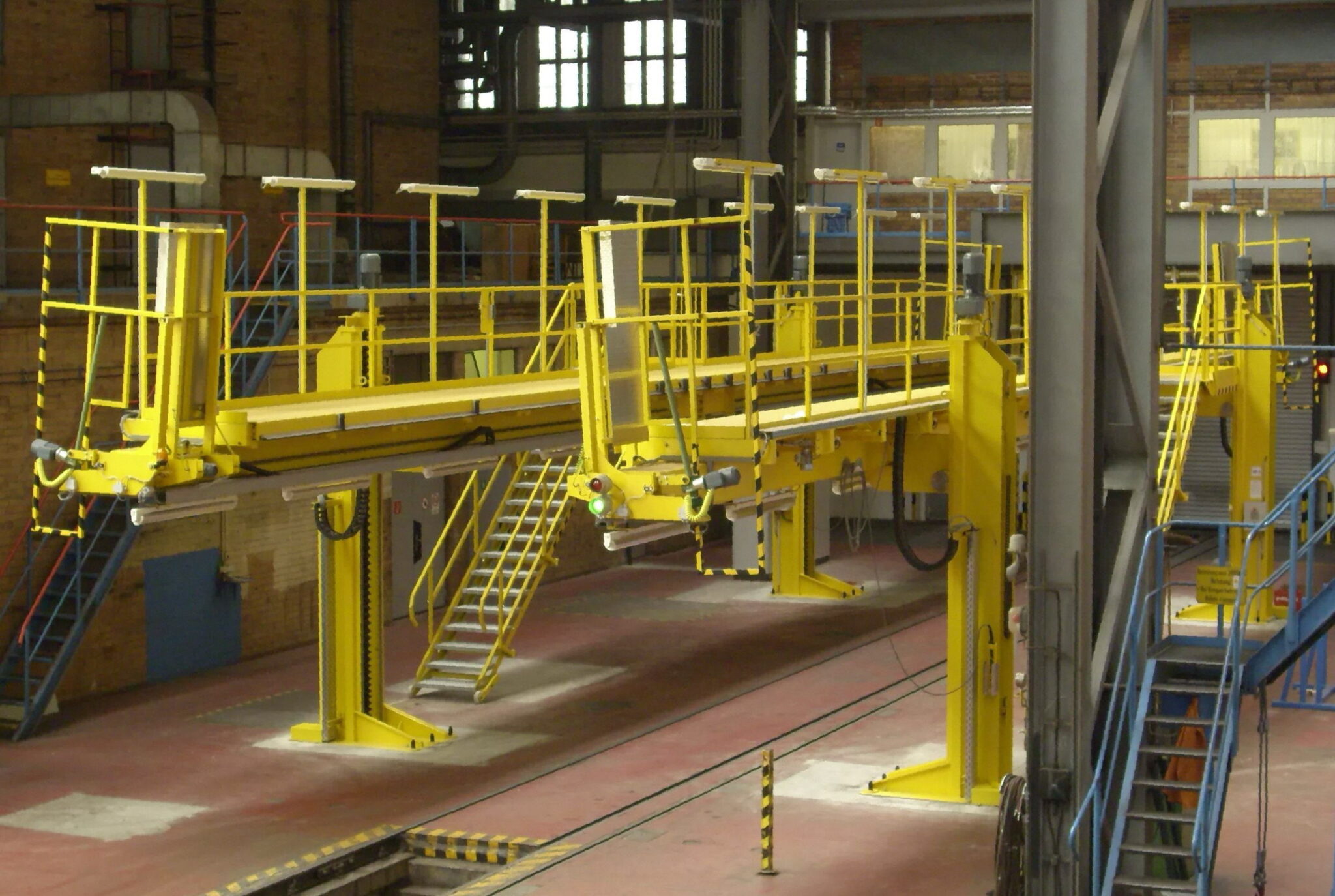 Heightadjustable roof work platforms • SOBAtec